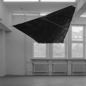 Bert Haffke, Segel, 1983, Ausstellungsansicht GAK, Bremen; Foto: Ralph Kull